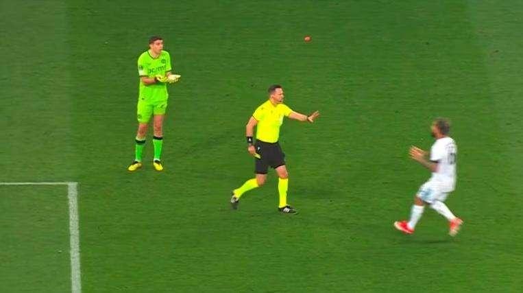 Calciatore ammonito due volte ma non espulso: decisione corretta in Conference