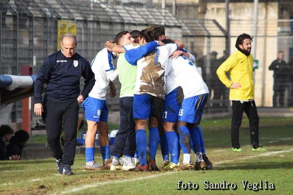 Matera show: 3-1 al Casarano ed aggancio ai salentini al 3° posto