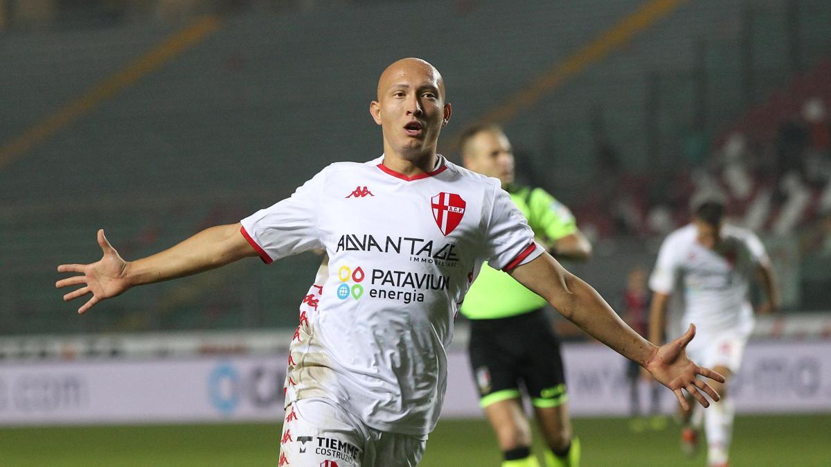 Prato e Ternana su Claudio Santini: duello di mercato per l'esperto attaccante