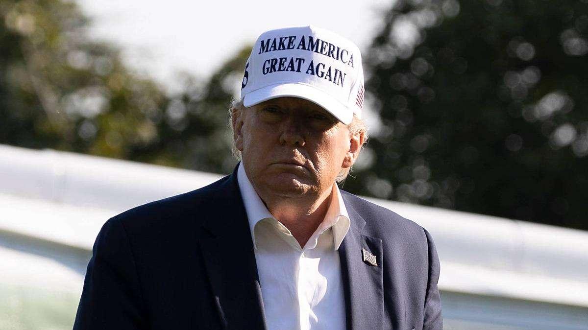 Trump at Knicks Game 3 Sparks Fan Backlash: “He’s Ruining the Finals Experience”