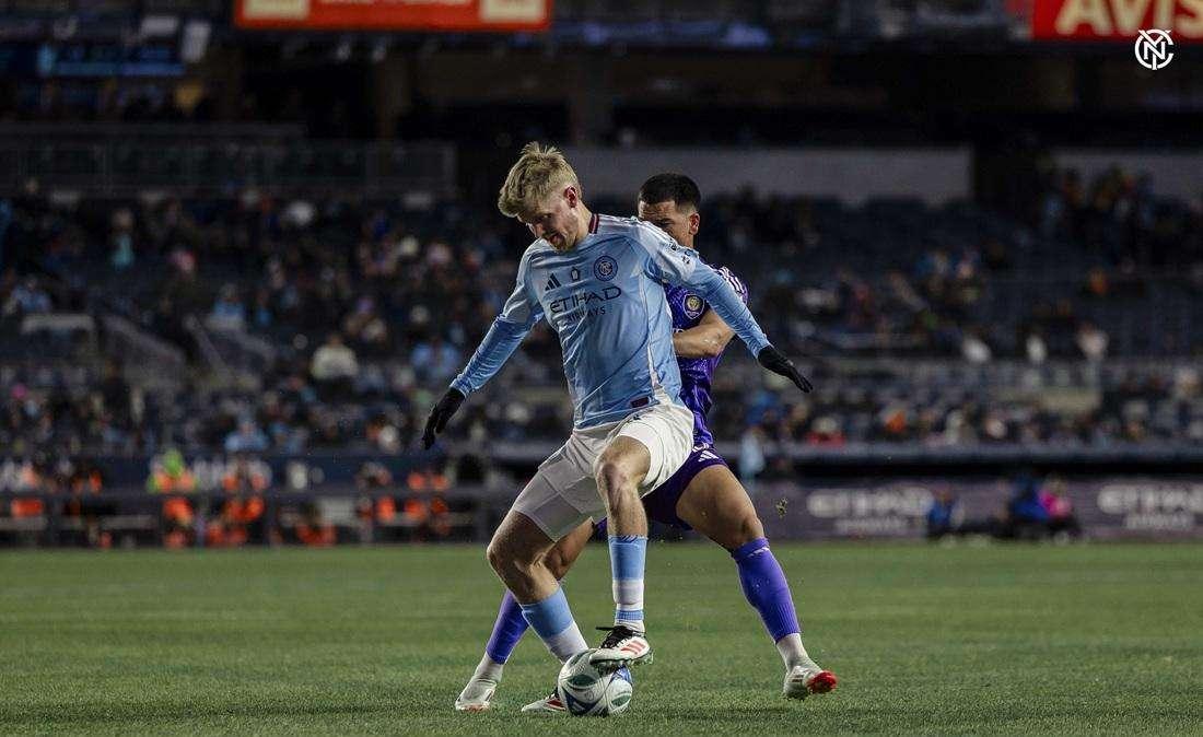 Jansen Praises Etihad Player of the Month Keaton Parks: “A Key Piece in Our Midfield”
