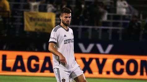 OFFICIAL - LA Galaxy re-sign center back Eriq Zavaleta