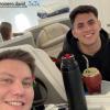 Romero sta partendo per l'Italia! La foto in aereo in compagnia dell'agente e di un mate