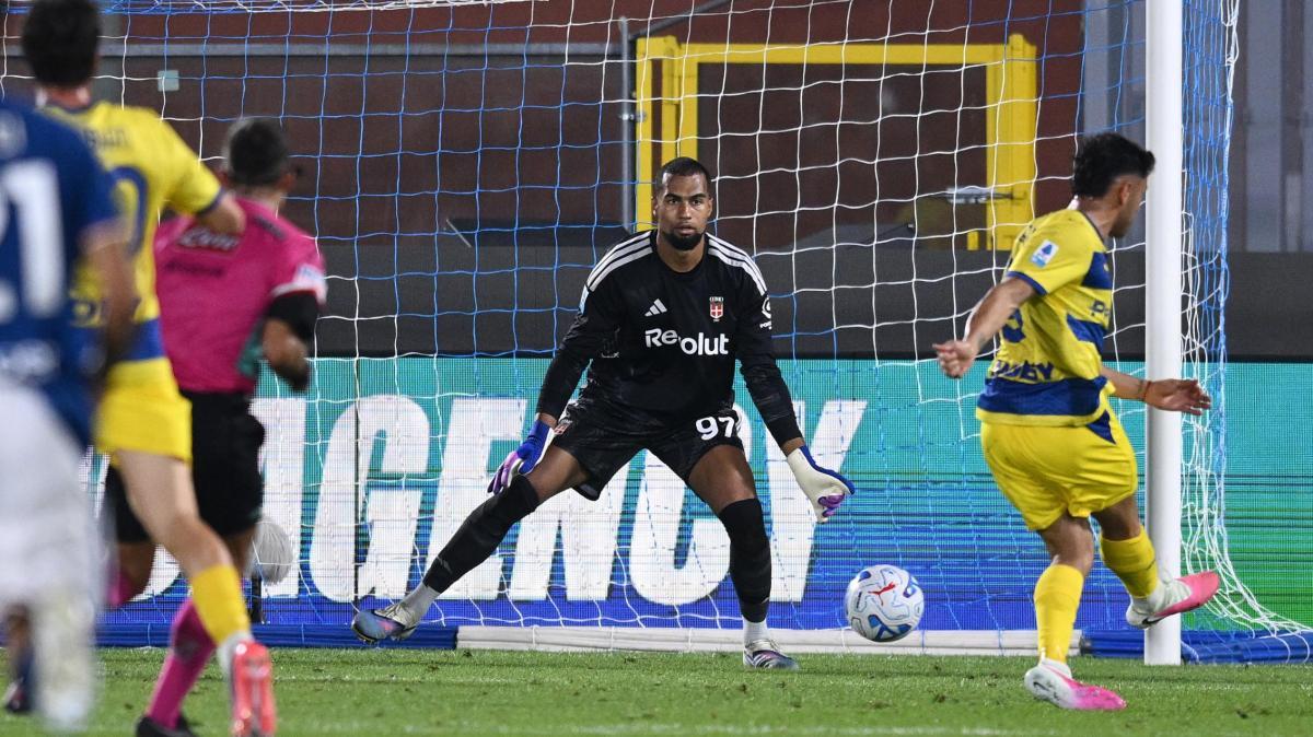 Marinozzi: "Romero è un attaccante forte, ha il veleno dentro. È un ottimo acquisto per il Parma, sa fare gol in tanti modi"