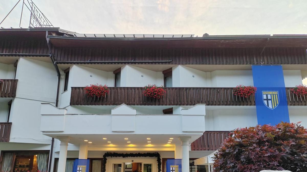 Il Vlog del Parma da Pinzolo: gli auguri al mister e le canzoni di Lontani e Drobnic