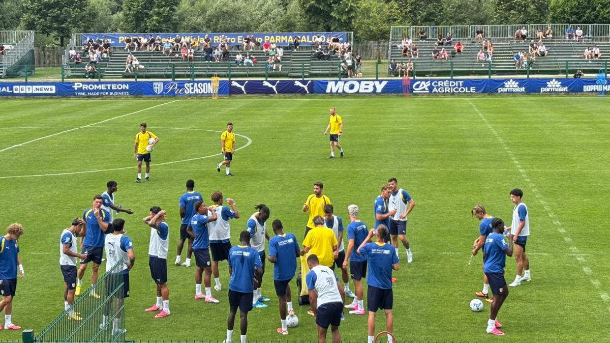 C'è affollamento al Mutti Training Center: il Parma è attivo sul mercato, ma i giocatori sotto contratto iniziano a essere tanti. Un imperativo per le prossime settimane: sfoltire la rosa