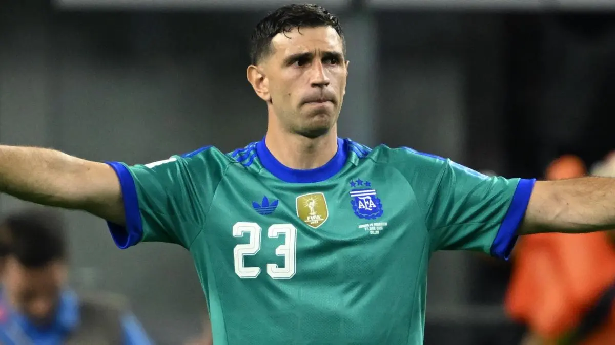 Primi contatti diretti tra Juventus e Aston Villa per Emiliano Martinez: si sblocca la situazione Suzuki?
