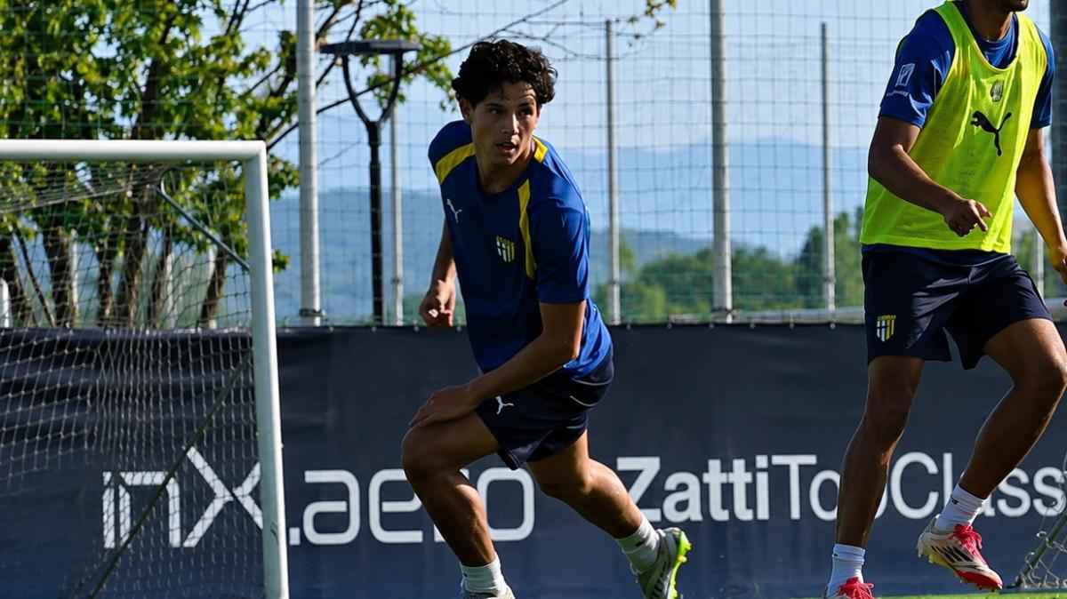 Lontani: "Sono un calciatore abile nell'uno contro uno, il mio modello è Ronaldinho"
