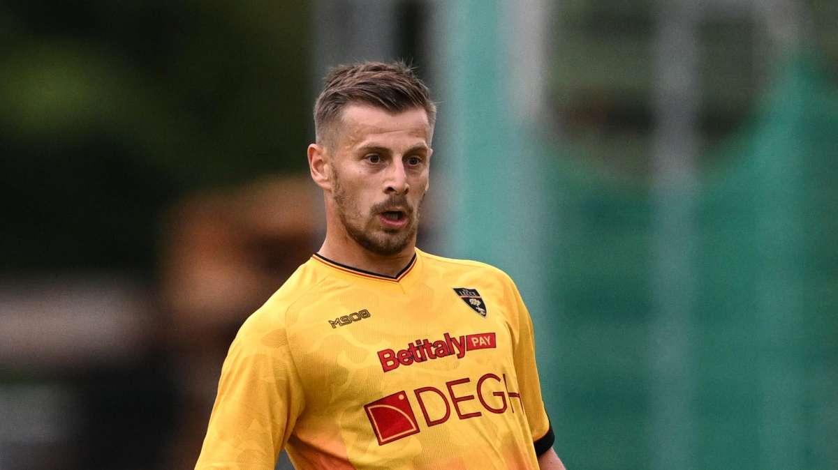 Lecce, Ramadani a DAZN: “Tre punti troppo importanti per noi, ringraziamo i tifosi”