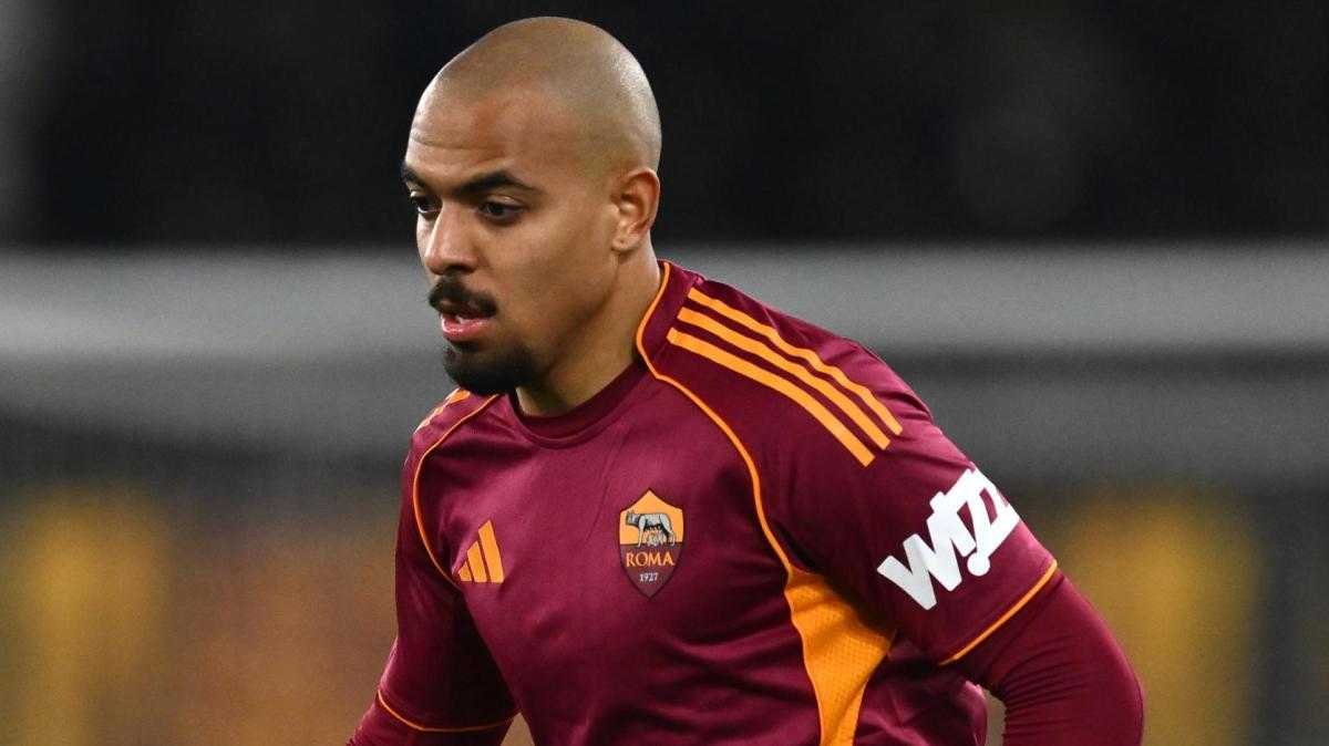 Serie A, Roma a tutto Malen: la doppietta dell'olandese stende il Cagliari
