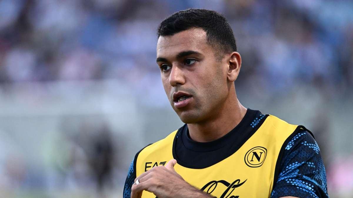 Il Verona cerca un attaccante: sondaggio per Cheddira in uscita da Napoli