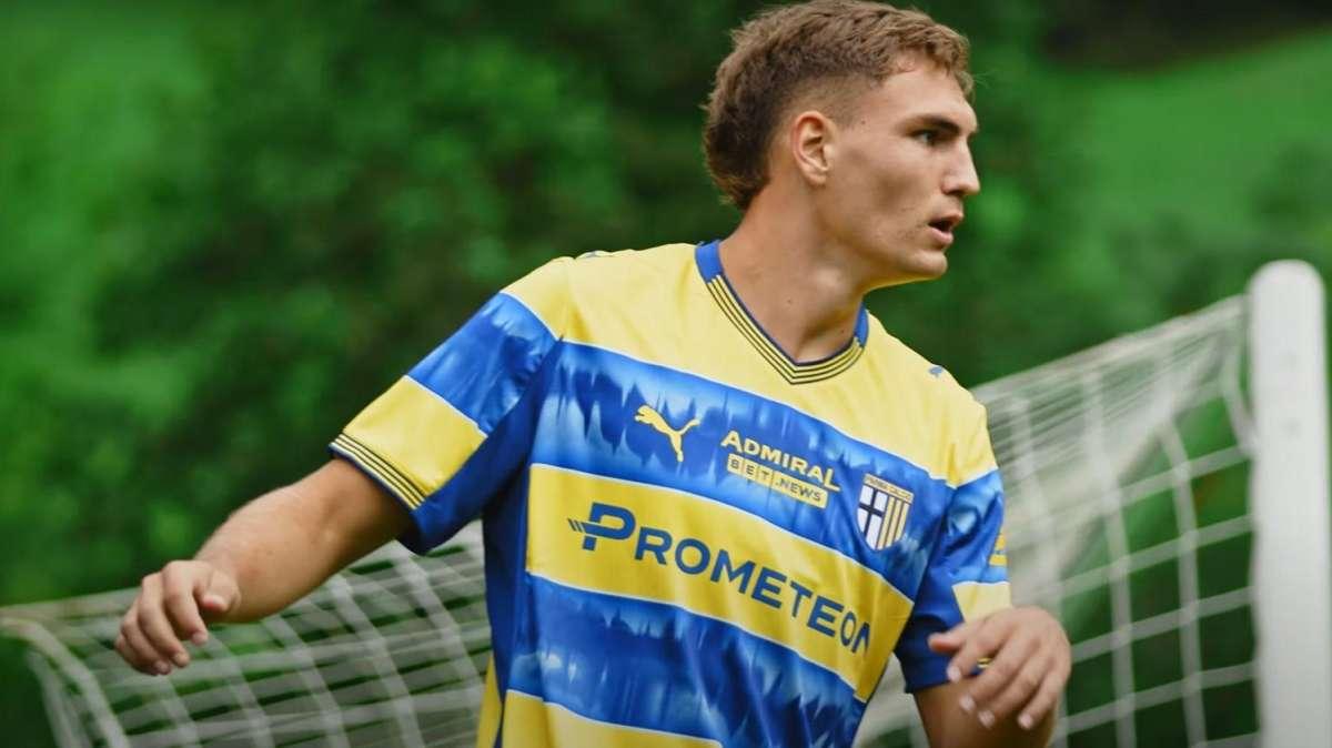 Pellegrino cambia maglia: l'attaccante argentino vestirà la numero nove