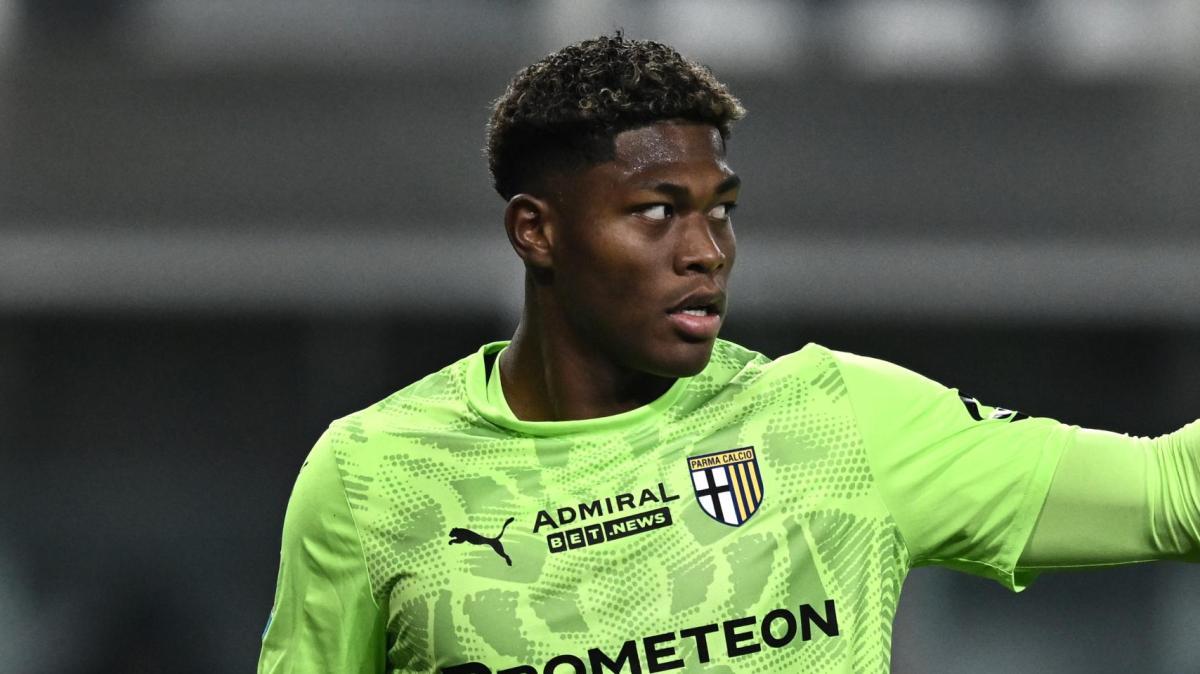 Romano: "Ormai Aston Villa-Suzuki in chiusura. Pareggiata l'offerta del Paris Saint-Germain"