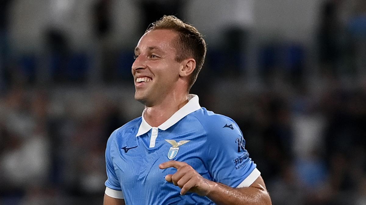 Serie A, Lazio-Genoa 1-0: decide un gol di Frattesi. L'Inter batte il Cagliari (0-1)