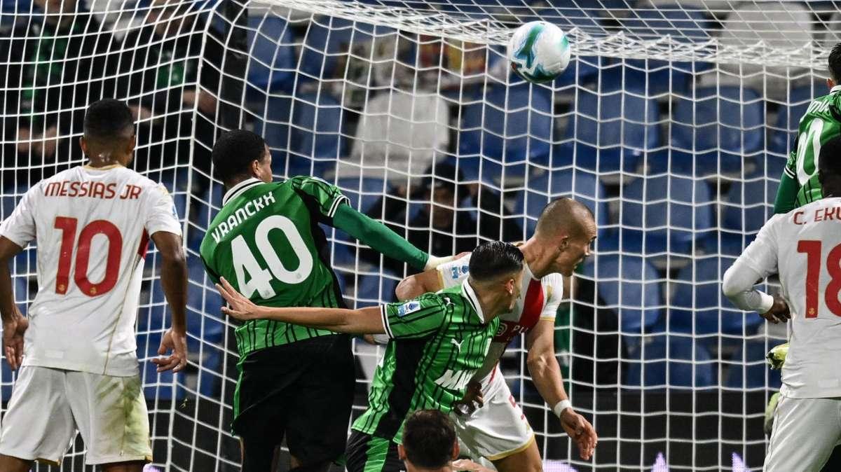 Serie A, il Genoa centra la prima vittoria stagionale: Ostigard affonda il Sassuolo in extremis