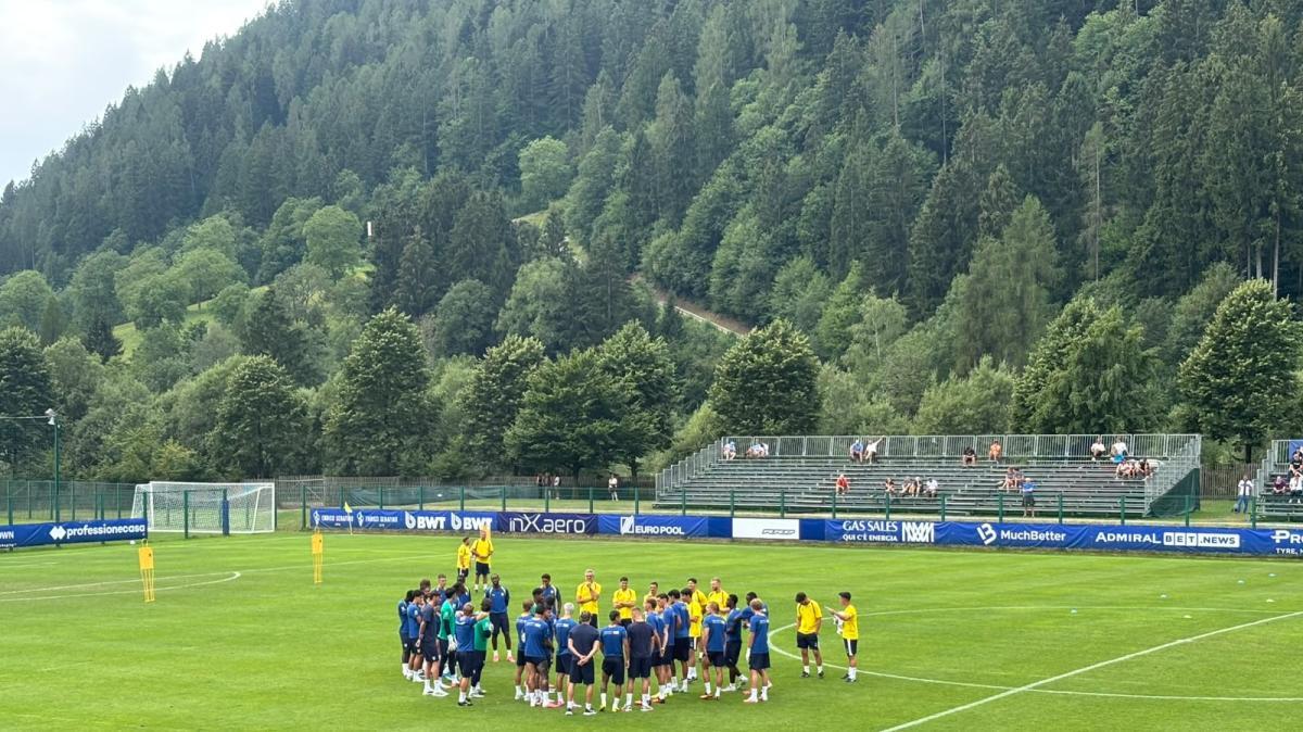Inizia la settimana che ci porterà ad agosto: il mese decisivo per il mercato e delle prime competizioni ufficiali. Nel frattempo, tra cambio di modulo e vetrina per i giovani, continua il cantiere Parma