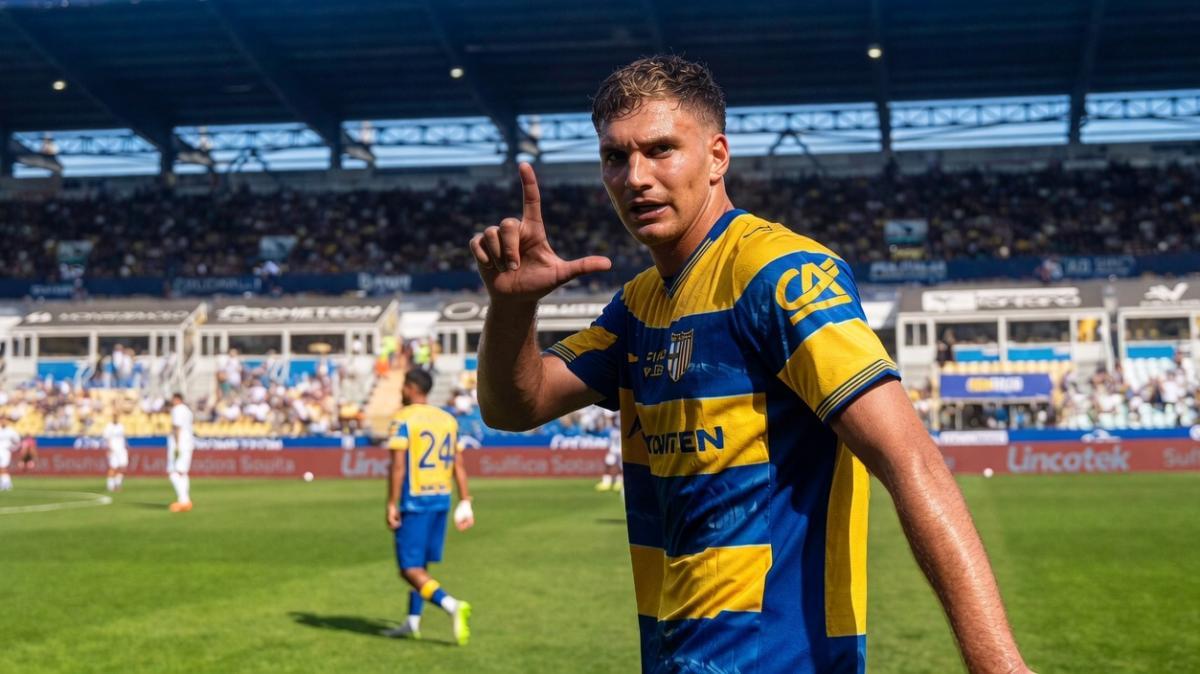 Almqvist cambia la partita. Pellegrino fa esplodere di gioia il Tardini. Le pagelle di ParmaLive.com
