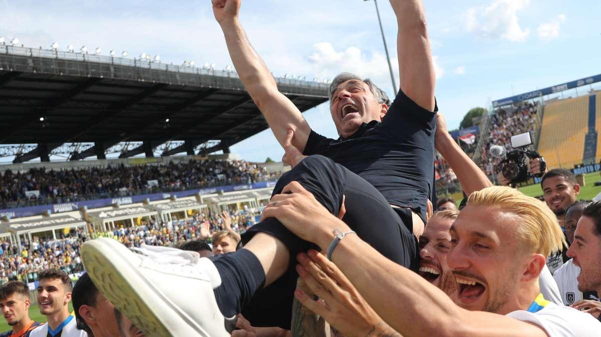 Pecchia: "Promozione? Grande soddisfazione, merito di tutti. Il Parma è un grande club, torna dove gli compete"