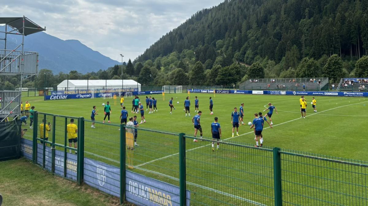 Parma al lavoro nel pomeriggio a Pinzolo: non si allena Mikolajewski, in partenza per Lucerna