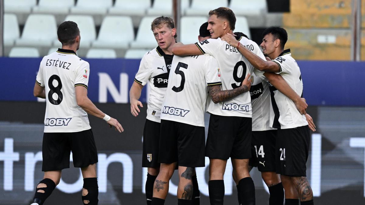 Il Parma gioca anche durante la sosta: venerdì amichevole contro il Monza