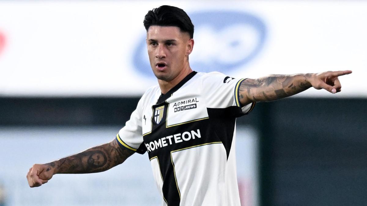 Inizio di stagione complicato per Valenti: l'argentino (in scadenza) si gioca la permanenza al Parma