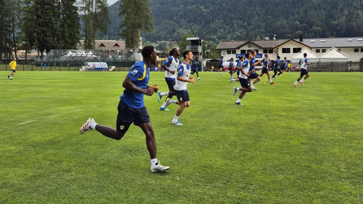 Le immagini del primo allenamento a Pinzolo: Cuesta dirige la seduta tattica