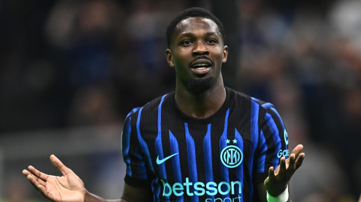 Inter, si ferma Thuram: a forte rischio per la finale di Coppa Italia con la Lazio