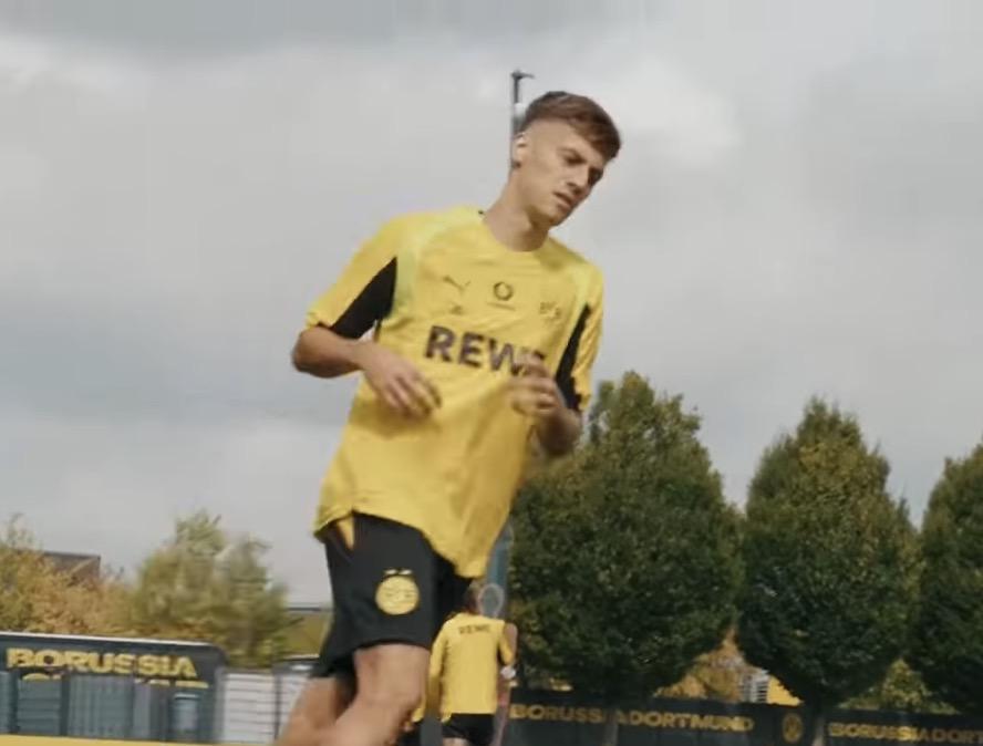 Borussia Dortmund, rottura del crociato per Konstantelias: il comunicato