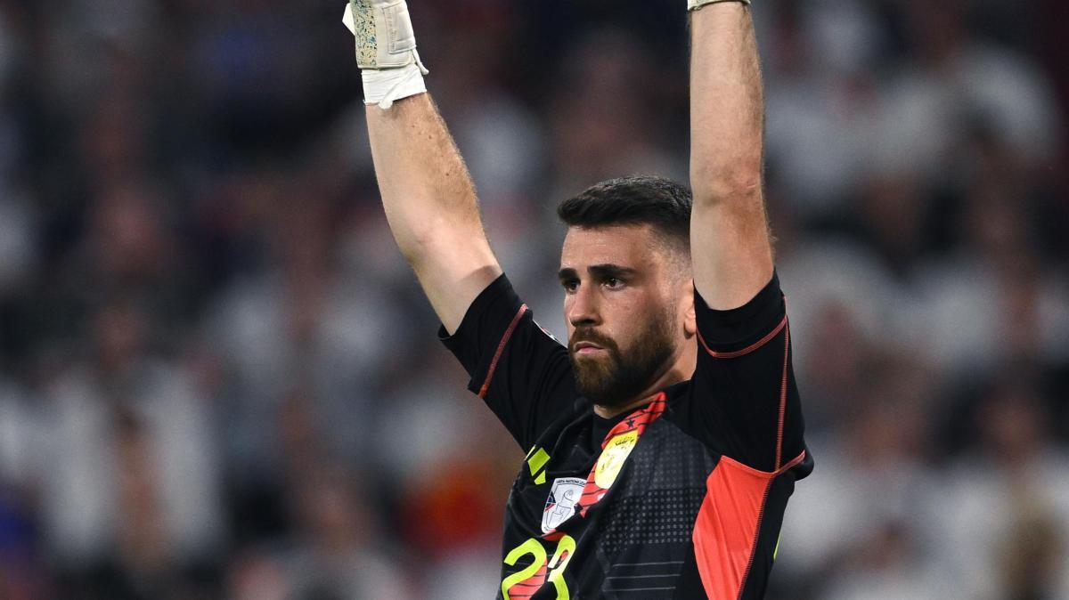 Unai Simon 