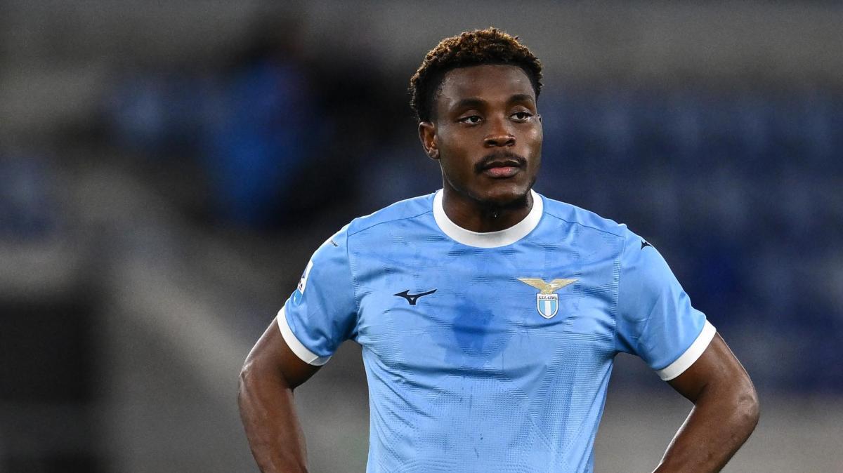 Lazio, Dele-Bashiru costretto al cambio contro il Bologna: le sue condizioni