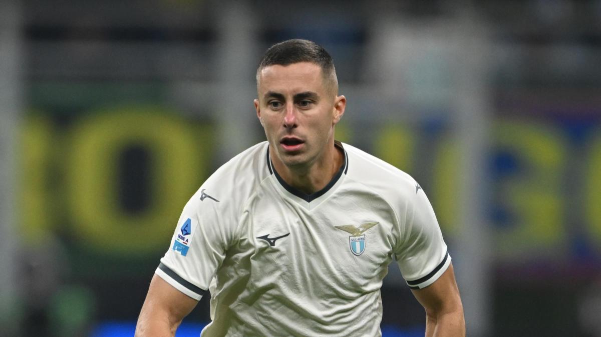 Lazio, i convocati per l'Atalanta: torna Marusic, c'è Lazzari. Out Rovella