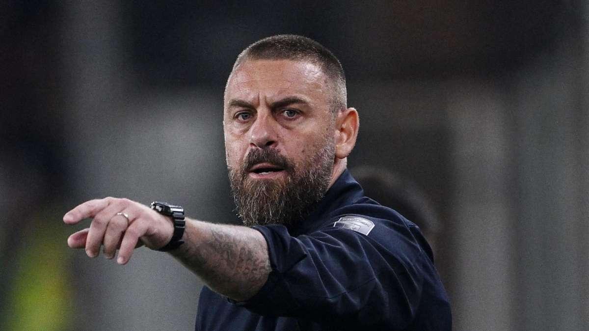 Genoa, De Rossi: "La decisione sull'impiego di Osmajic, Ostigard e Vasquez. Il ruolo di Baldanzi..."