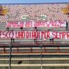 Striscione dei tifosi del Perugia per ringraziare Tedesco e lanciare un messaggio alla nuova società