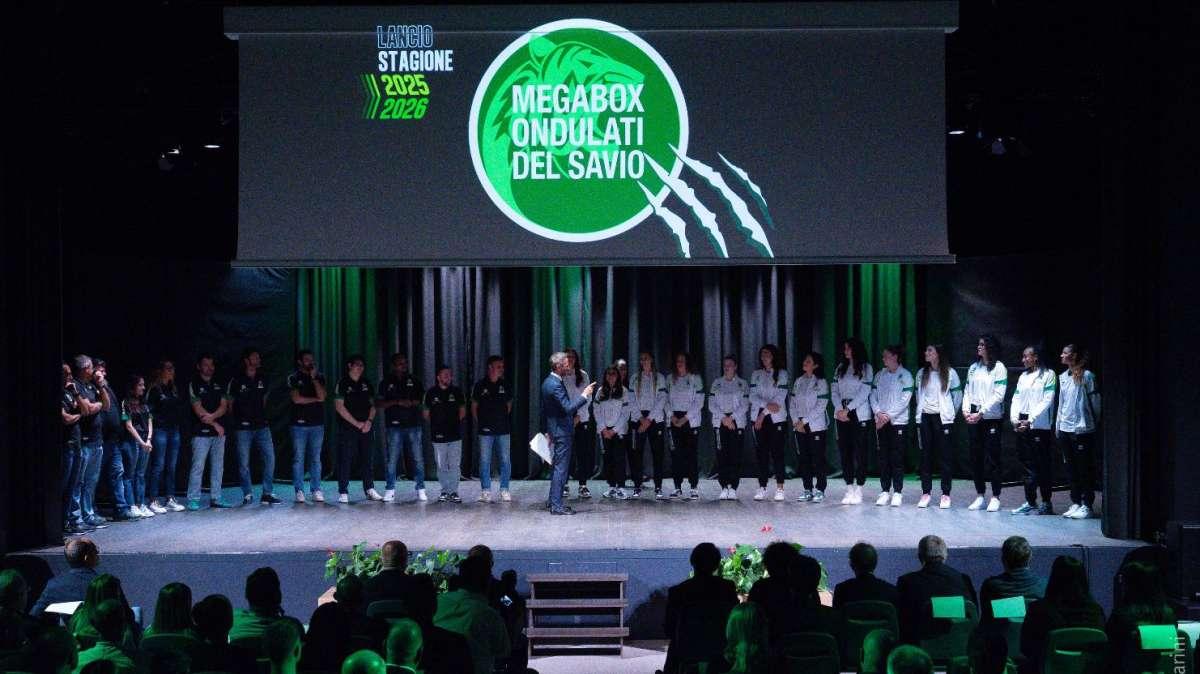Presentata in grande stile la squadra di Vallefoglia, attesa lunedì sera a Perugia contro la Bartoccini