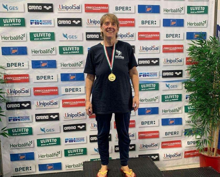 Complimenti Simonetta Renga! La nuotatrice della Gryphus Club Perugia trionfa ai campionati italiani master