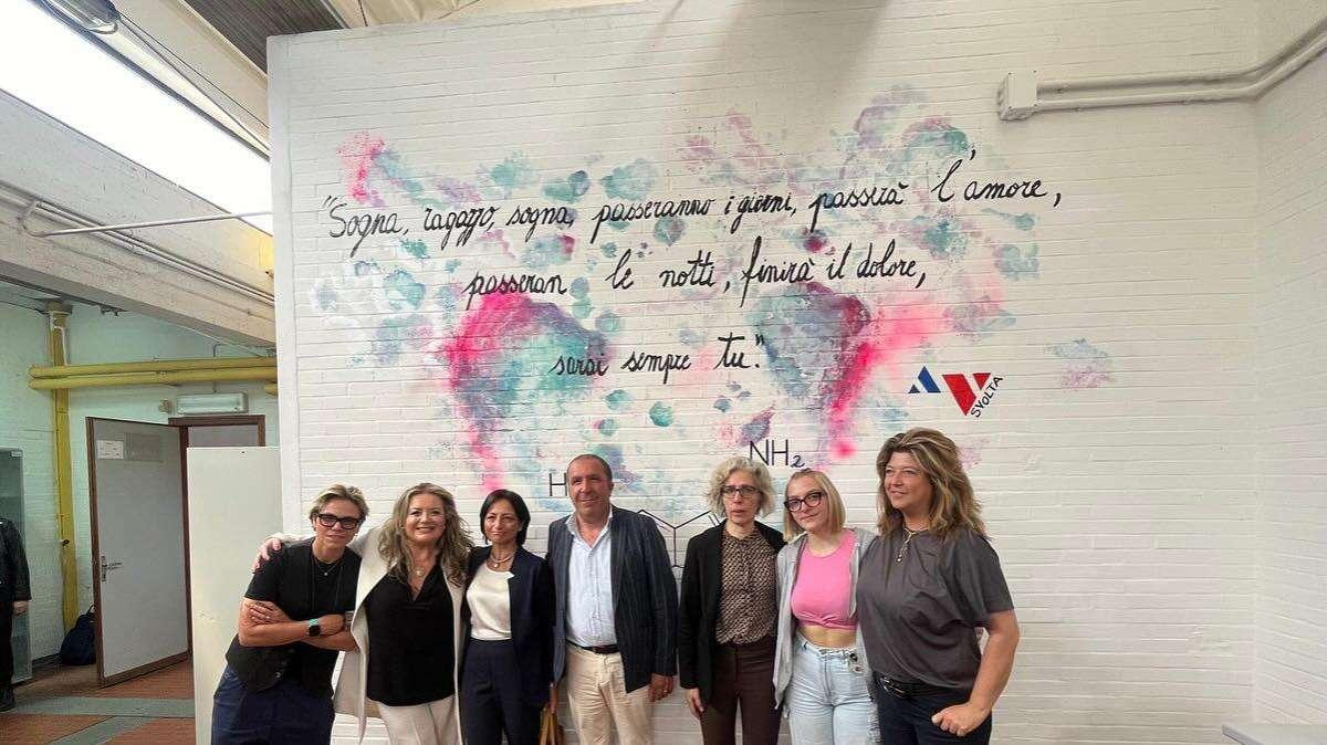 Al "Volta" di Piscille scoperti i murales in memoria di Pierluigi e Leonardo: tanta la commozione