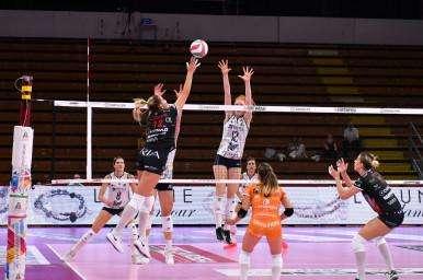 Preoccupante esordio stagionale della Bartoccini: umiliata al PalaBarton!