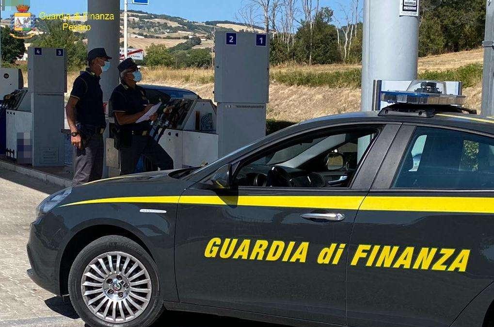 Incassa i soldi per la vendita di un portafogli, senza consegnarlo: scatta la denuncia!