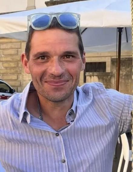 Tragico incidente stradale: dipendente comunale muore a 47 anni dopo uno scontro con la propria auto