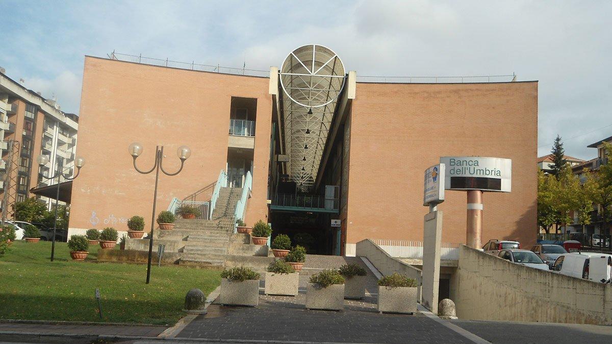 Ad Ellera di Corciano è "guerra" sulla Galleria: la dura replica di chi amministra il centro commerciale