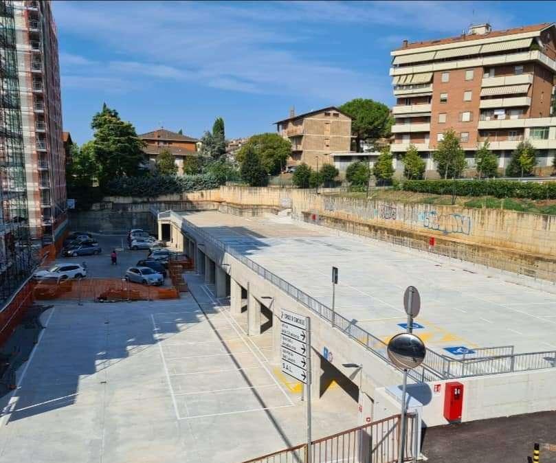 Grande festa ad "Ellera 2000": si inaugura il mega parcheggio a due piani
