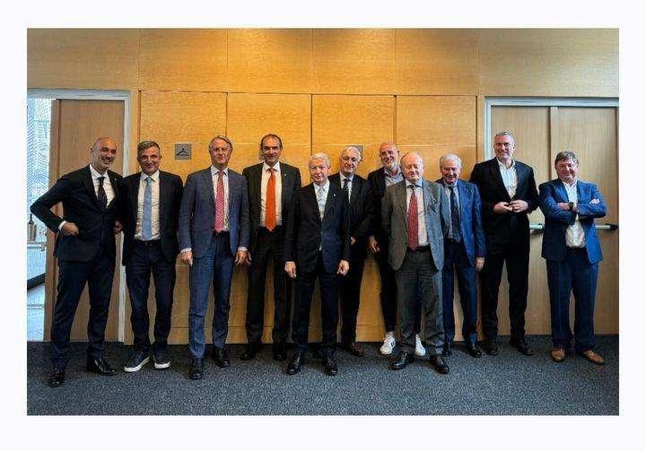 "Sovrapensiero" perplessa "Vi sembra normale? Solo uomini nei Cda delle leghe maschile e femminile del volley di A!"