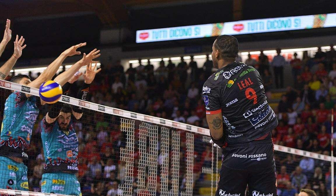 La Sir Safety Conad Perugia battuta in gara-4 della finale scudetto: il titolo tricolore si assegnerà martedì sera al PalaBarton!