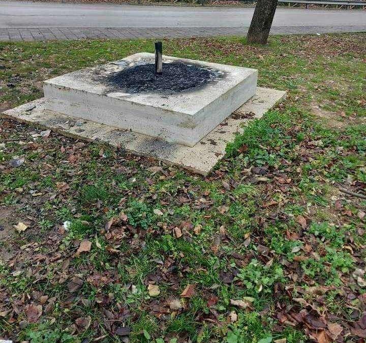 Incredibile a Magione! Ecco ciò che rimane del monumento dell'Avis! Completamente bruciato!