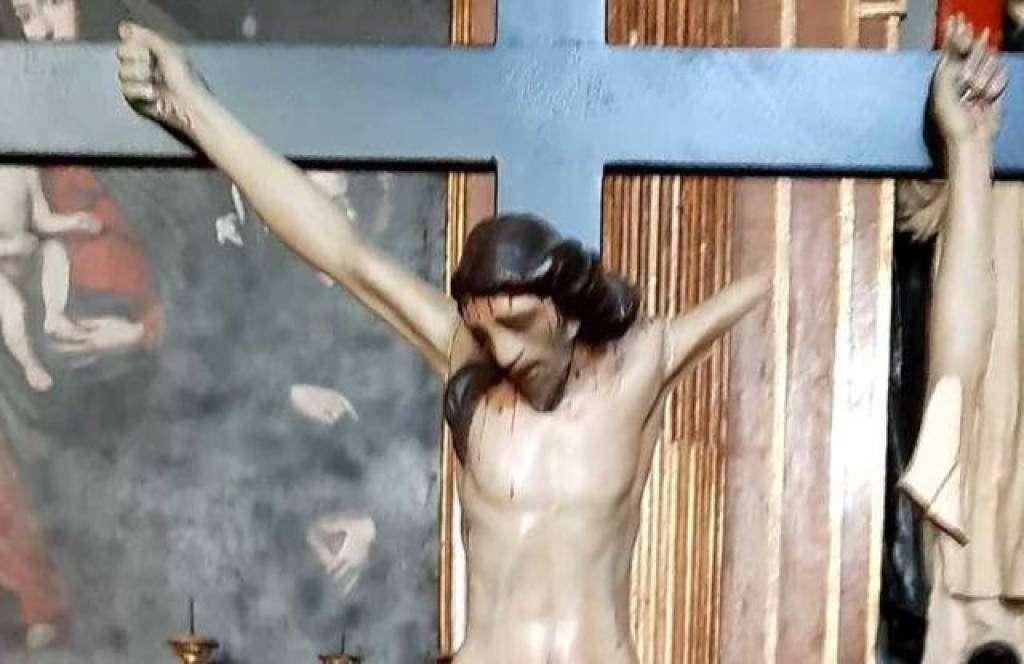 Clamoroso atto vandalico a Castiglione del Lago! Spezzato il braccio al Cristo della chiesa di San Domenico!