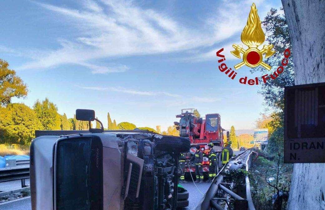 Pomeriggio di caos indescrivibile a Perugia: incidente sul raccordo e blocco del traffico!