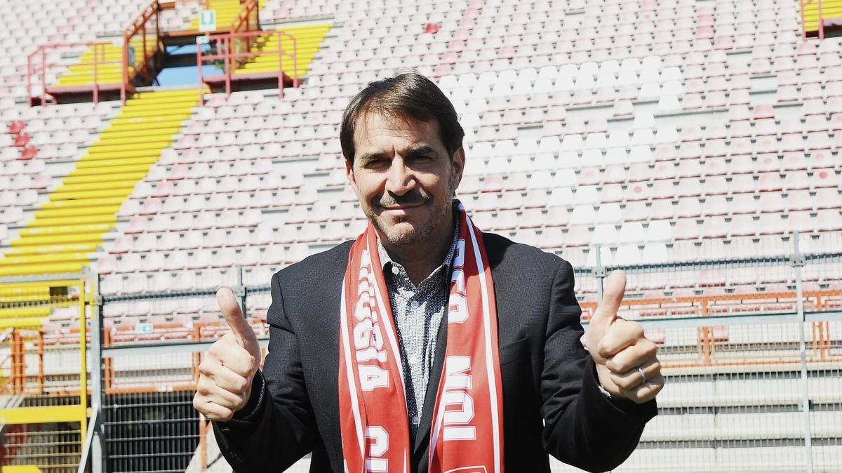 L'acquisto del Perugia Calcio in cambio di due milioni di euro, la copertura dei debiti e premi al raggiungimento di obiettivi