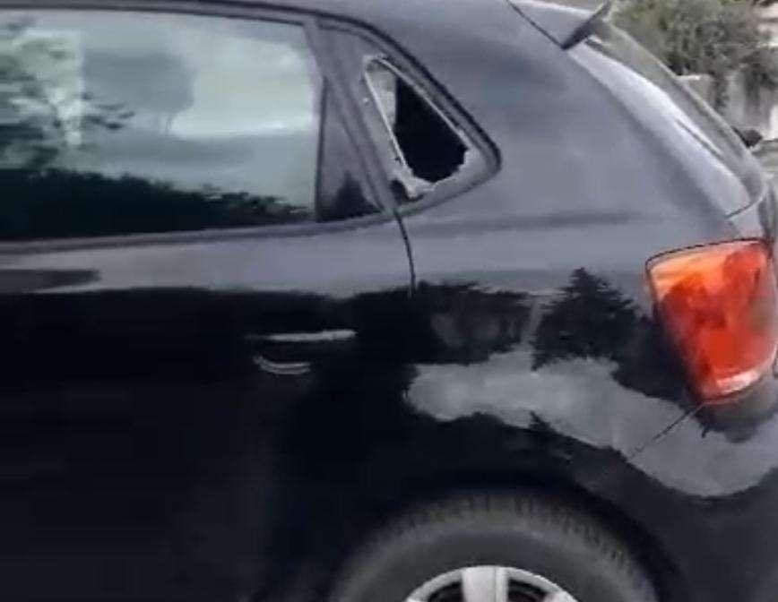 Notti di paura a San Mariano: sempre di più in frantumi i lunotti delle auto in sosta