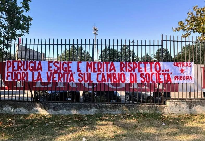 Chi c'è nella nuova società del Perugia Calcio? Gli ultras chiedono chiarezza con uno striscione