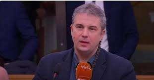 Ricordate le sue opere di 23 anni fa con i piedi dei giocatori del Perugia? L'Italia oggi parla di lui per il siparietto con Giorgia Meloni!